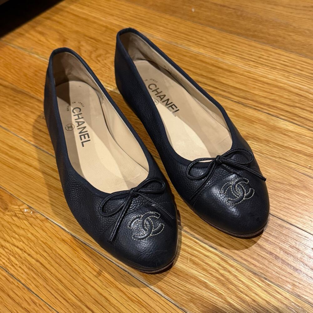 Authentic Chanel 37.5 Dark Navy Blue (Like Black) Ballet Flats Caviar Leather CC